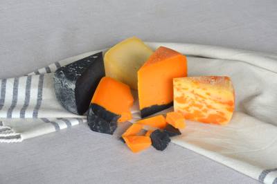Įvairūs brandinti fermentiniai sūriai